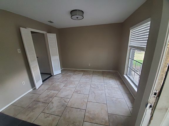 5th image of 825 Hudson Dr
