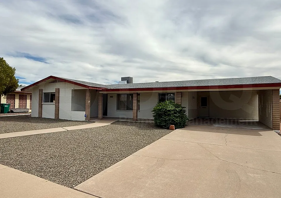 5925 E Boise St