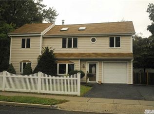 1327 Little Whaleneck Rd, Merrick, NY 11566