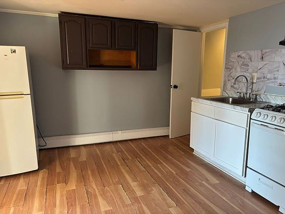4th image of 289 S 11th St #3