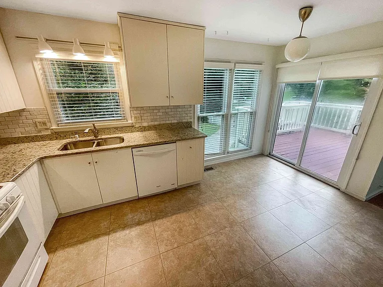 1454 Hembree Station Dr — Photo 10