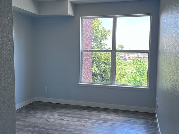 4th image of 14251-14252 E 1st Dr