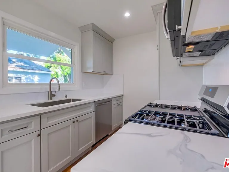 8356 Kittyhawk Ave — Photo 11