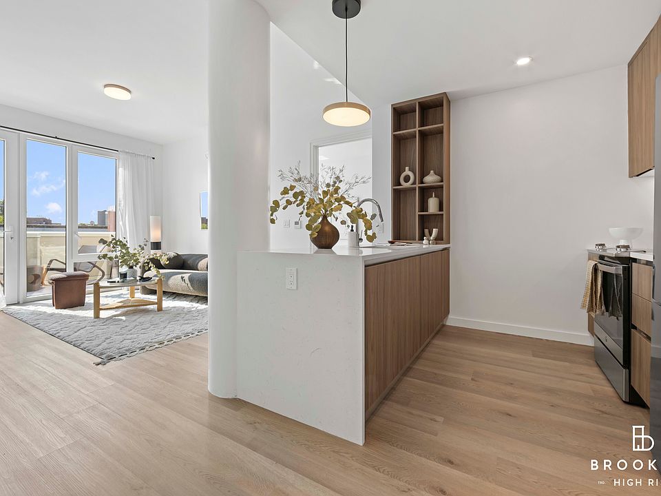 1st image of 50 E 10th St #432