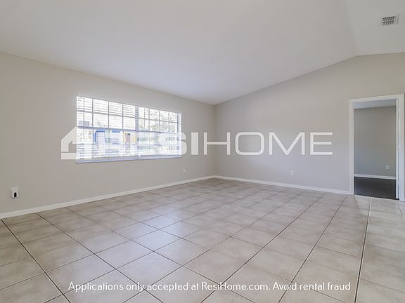 3rd image of 2019 E Barlington Dr