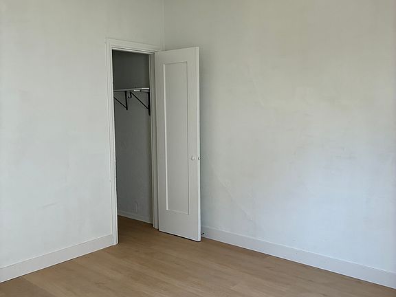 4th image of 928 W 78th St #1