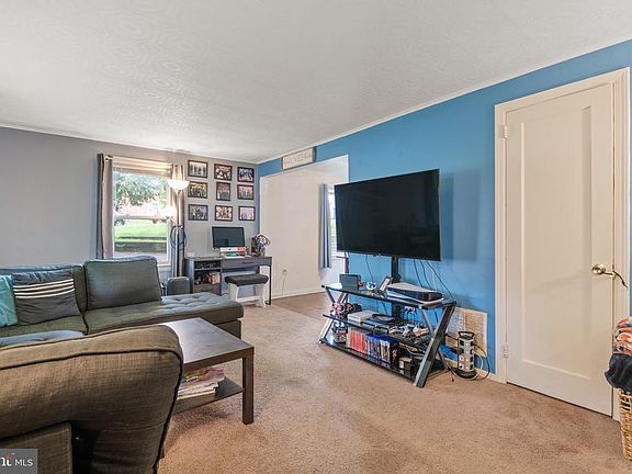 4th image of 2807 Croyden Rd