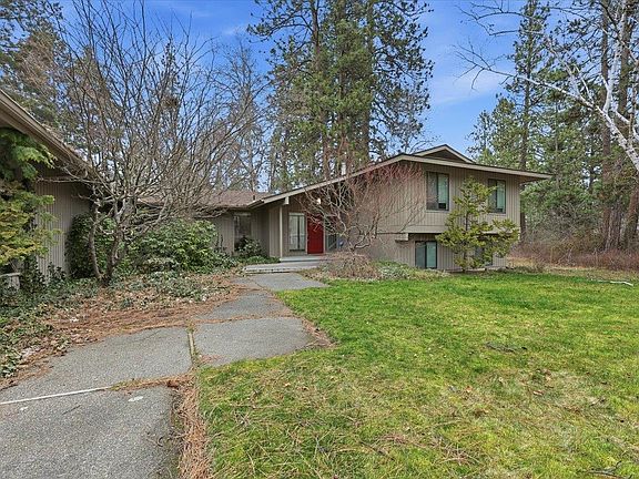 2nd image of 1829 E Pinecrest Rd