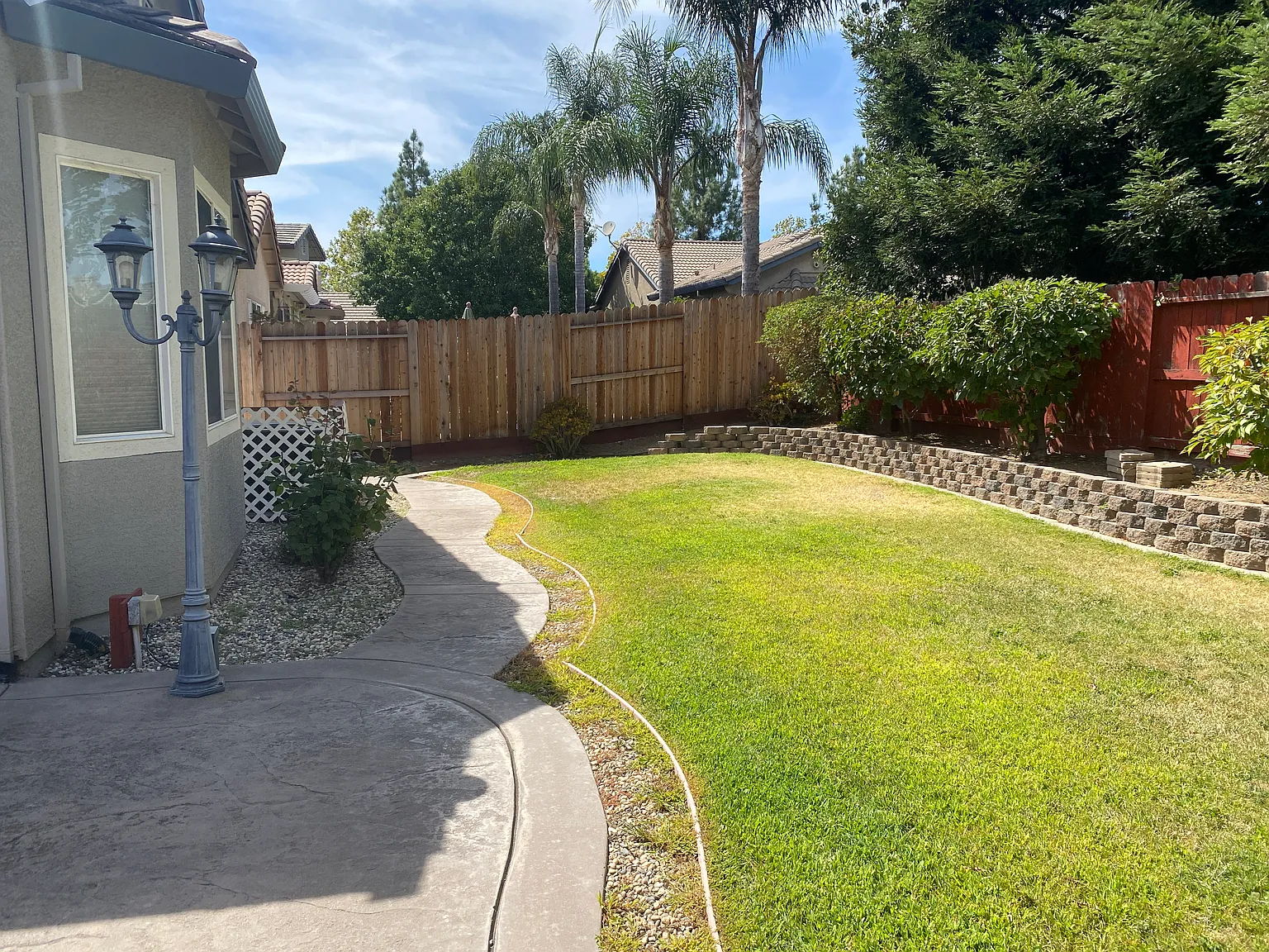 4 bed, 2455 sqft, $3,200 — Photo 4