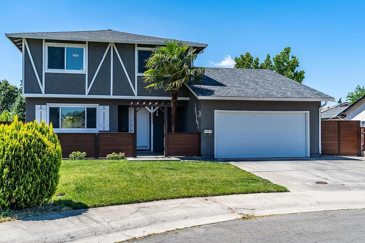 3250 Oriole Way photo 1