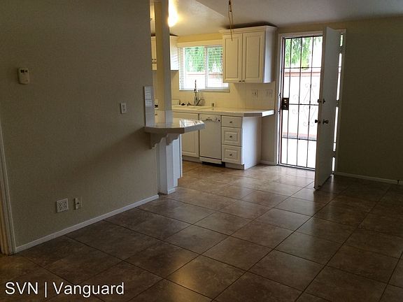 5th image of 927 S Bruce St APT 3