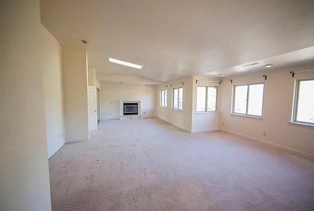 910 Alvarado Rd — Photo 11