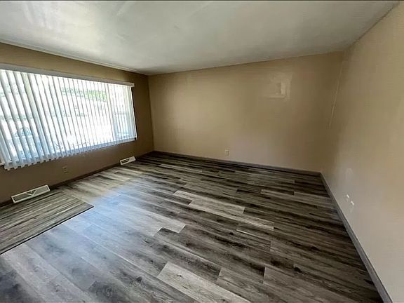4th image of 3274-76 Ashland St #3276