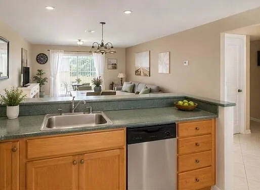 2 bed, 2.0 bath, 960 sqft, $1,700 — Photo 2