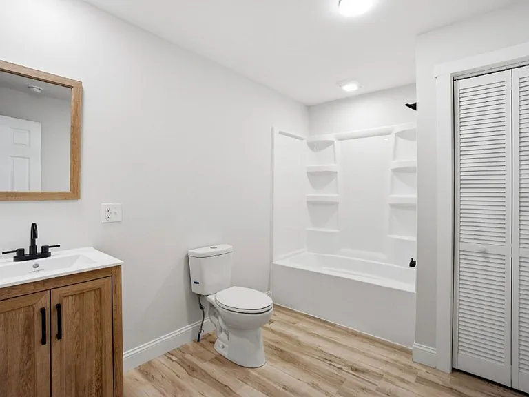 913 W Virginia Ave — Photo 13