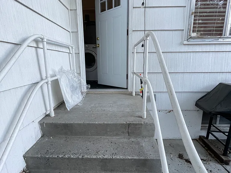 250 Bartlett St — Photo 10