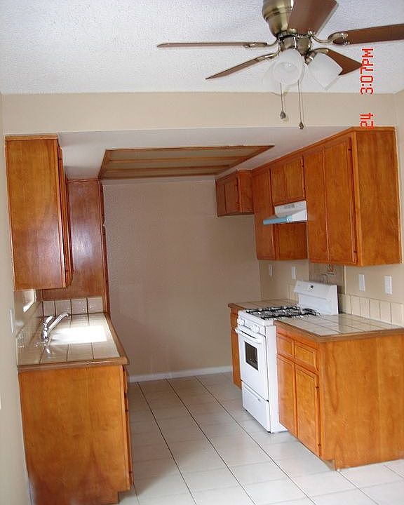 1st image of 1060 E Washington Ave APT 16