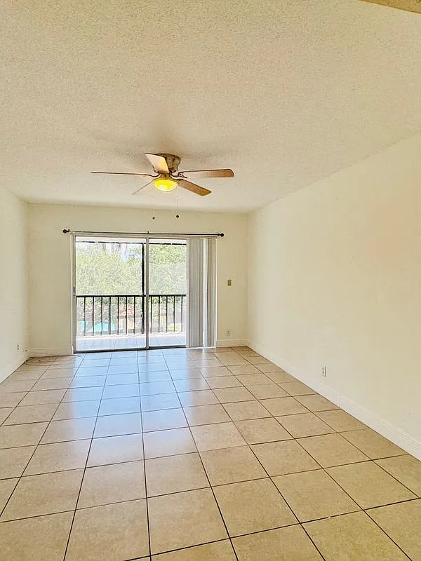 2 bed, 2.0 bath, 936 sqft, $2,200 — Photo 2