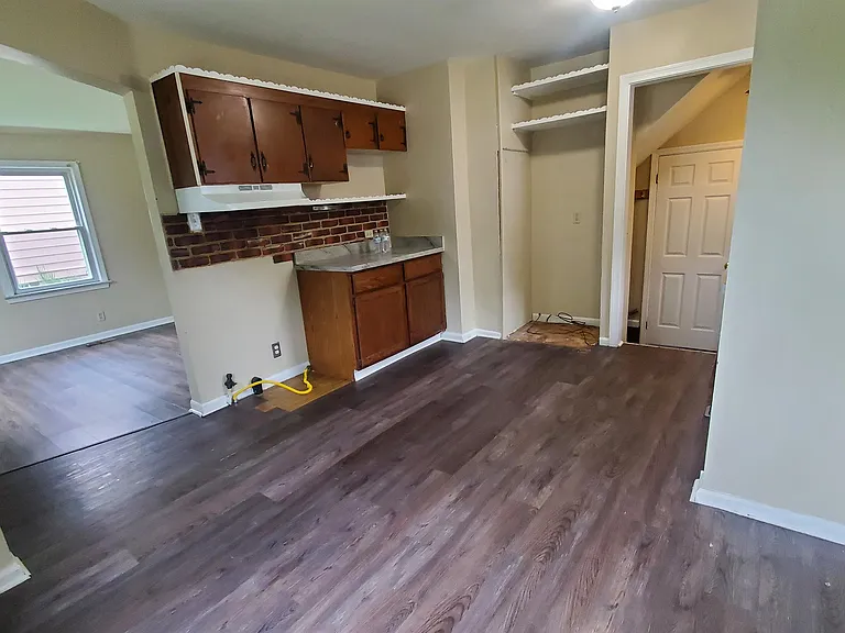 520 Burroughs Ave — Photo 9