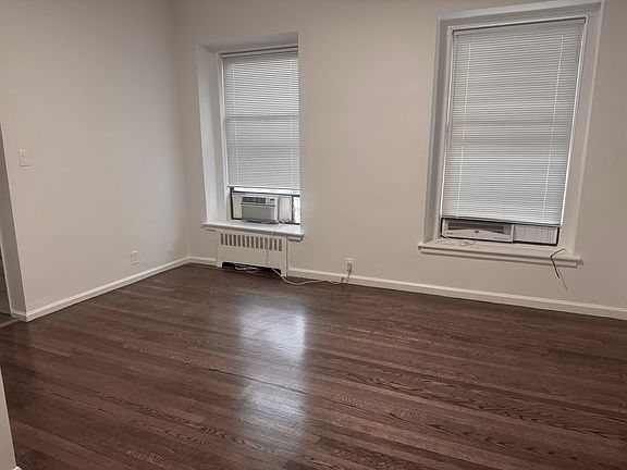3rd image of 271 W 72nd St APT 2B