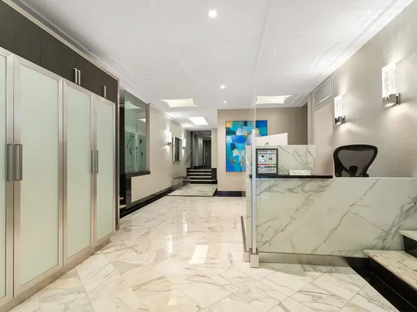 7 Lexington Avenue image 10 of 11