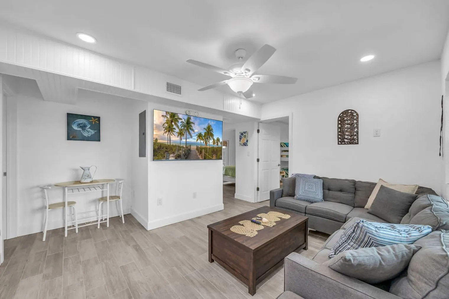 3 bed, 2.0 bath, 1194 sqft, $4,934 — Photo 2