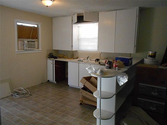 5th image of 106 N Mill St