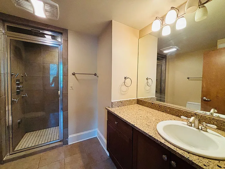 1 Bedroom, 1 Bath Apartment — Photo 8