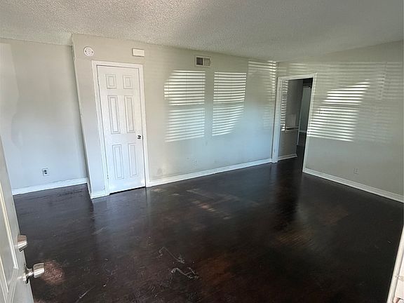 3rd image of 12220 Holt Dr