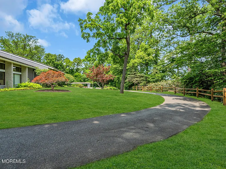 34 Lexington Ct — Photo 28