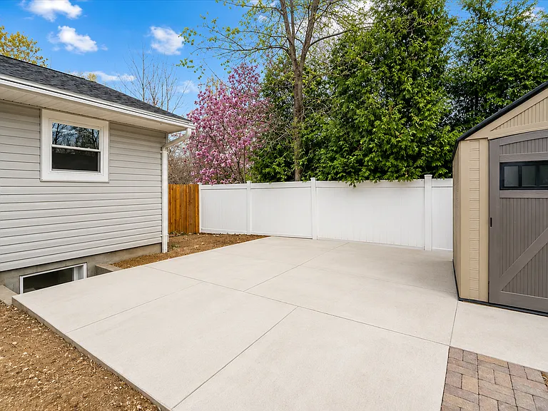 1405 Matthews Dr — Photo 13