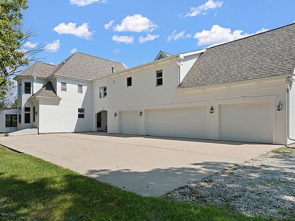 3rd image of 2027 Oak Forest Dr