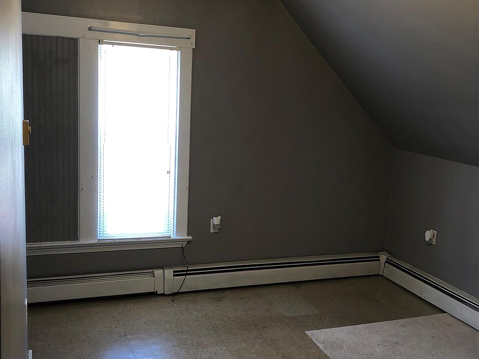 2nd image of 206 Main St APT 9