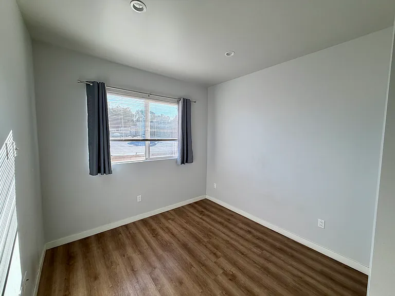 22425 Del Valle St #3 — Photo 15