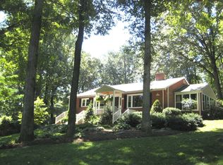 8507 Forest St, Annandale, VA 22003