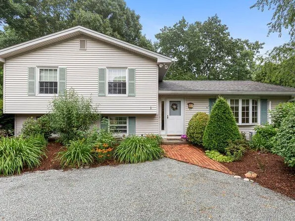 47 Gentian Dr, South Kingstown, RI 02879