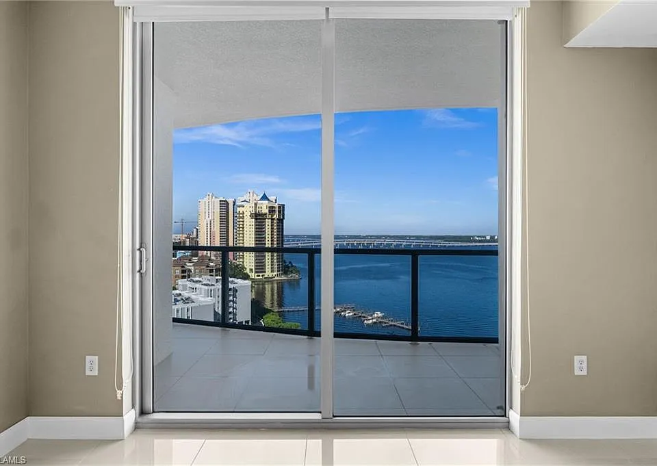 3000 Oasis Grand Blvd #1603