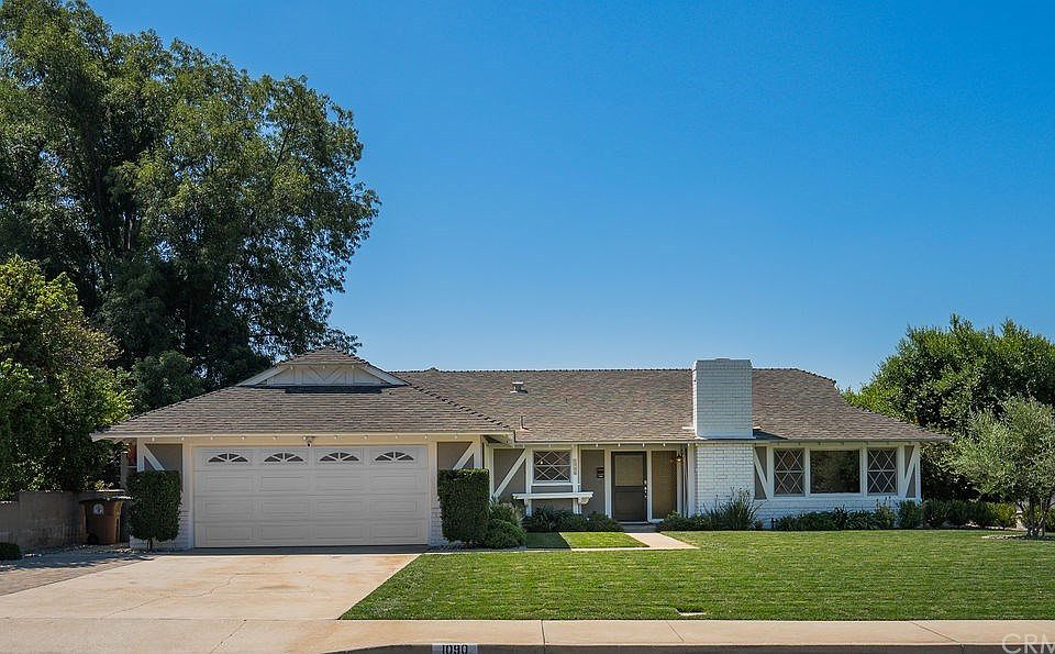1st image of 1090 Lake Forest Dr