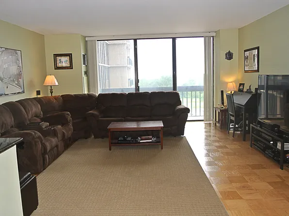 27010 Grand Central Pkwy APT 5Y, Floral Park, NY 11005