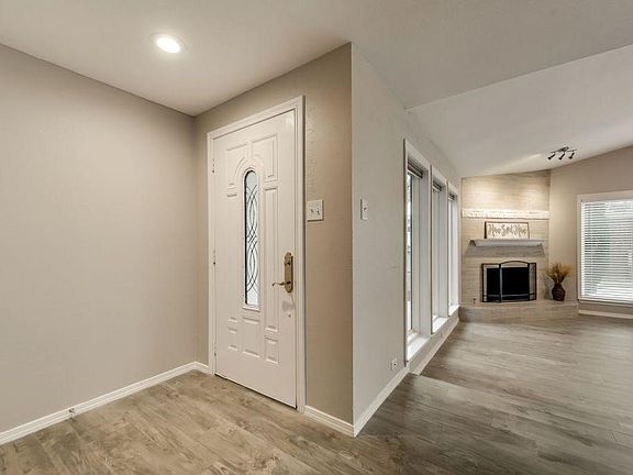 2nd image of 2805 Cliffbrook Dr