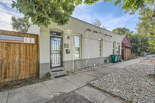 868 N Mariposa St — Photo 11