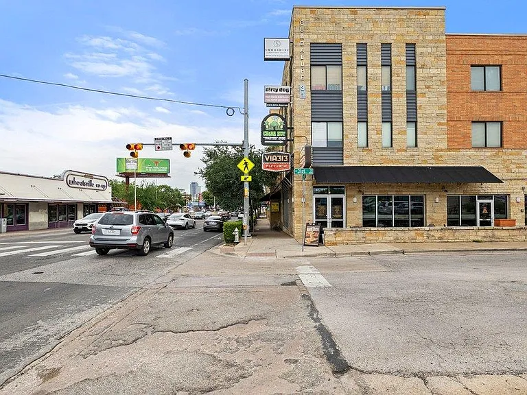 3016 Guadalupe St #303 — Photo 31