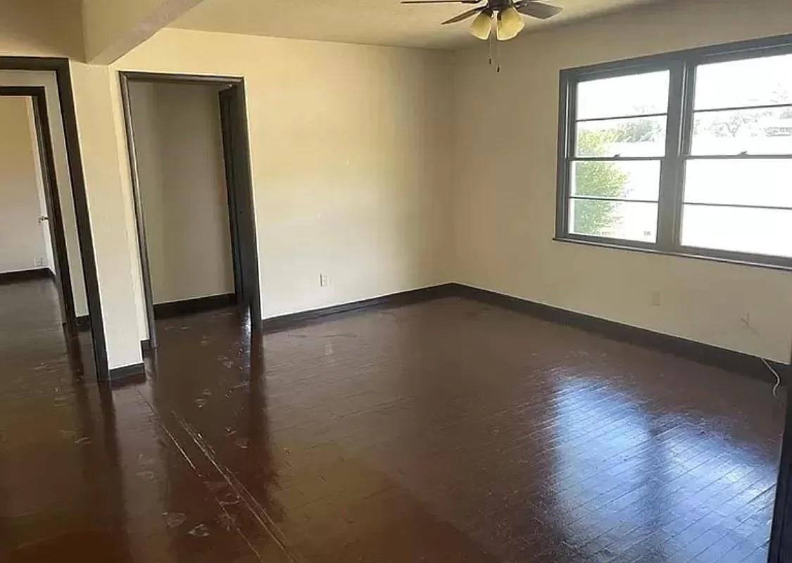 910 Circle Dr — Photo 2
