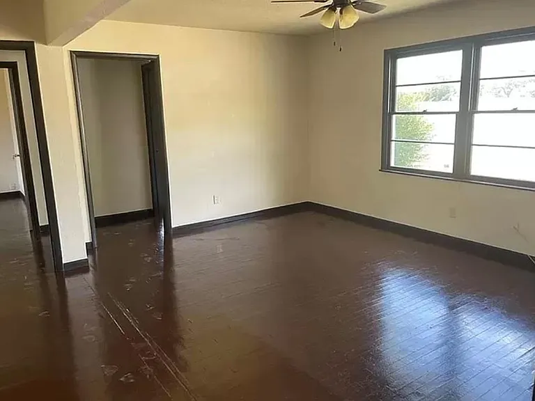 910 Circle Dr — Photo 2