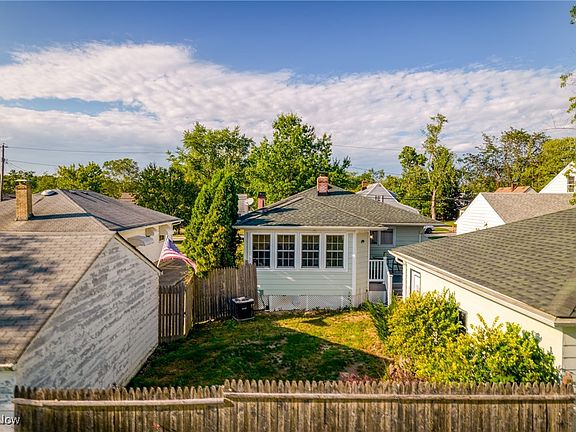 3rd image of 15220 Woodbrook Ave