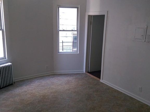3rd image of 139 Beech St APT 2R
