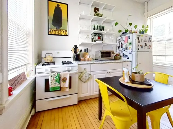 1015 W School St #1, Chicago, IL 60657