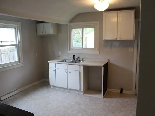 2 bed, 830 sqft, $900 — Photo 3