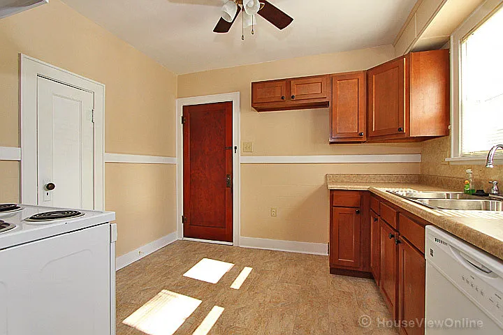 1102 N West End Blvd — Photo 8