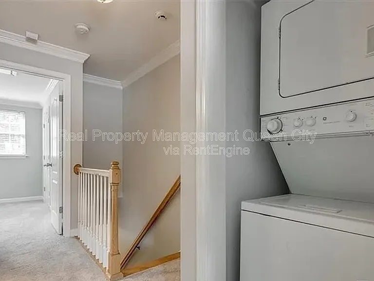 1224 Green Oaks Ln #B — Photo 7
